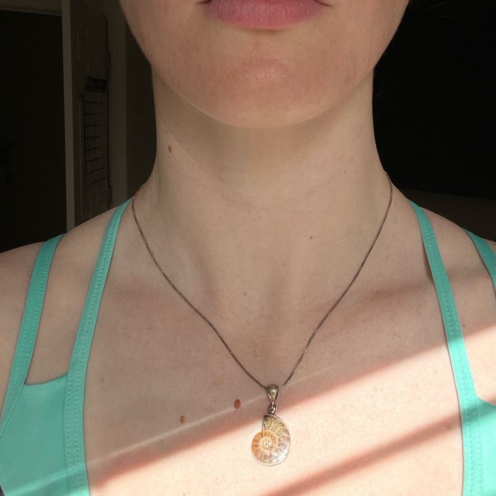 STERLING SILVER AMMONITE FOSSIL NECKLACE. - Picture 4 of 4